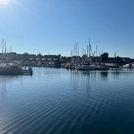 Maduco, Waterfront Krabben Båthotell *