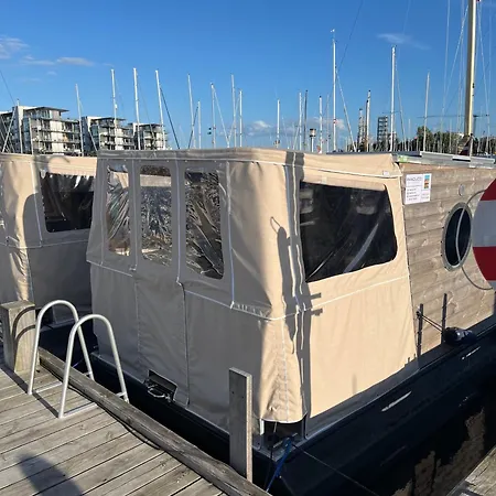 Botel Maduco, Waterfront Krabben Nyborg
