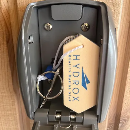 Båthotell Maduco, Waterfront Krabben *